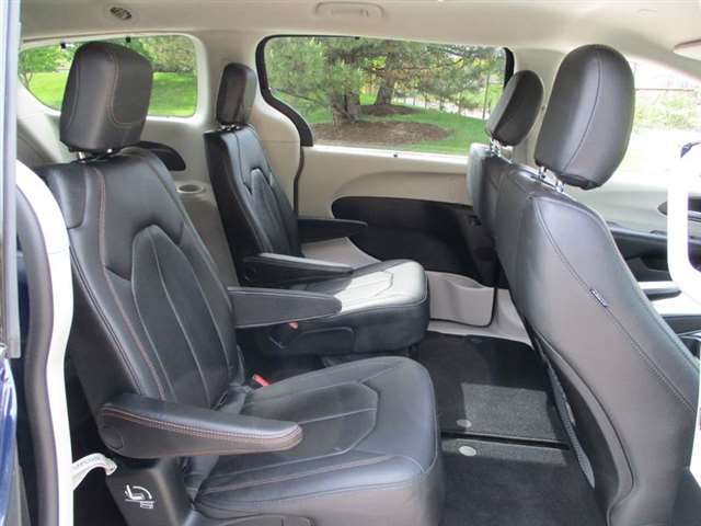 2017 Chrysler Pacifica Touring-L 4dr Mini-Van